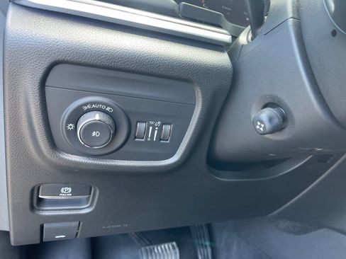 Used 2022 Jeep Grand Cherokee Overland w/ Advanced Protech Group III AWD/4WD image 32