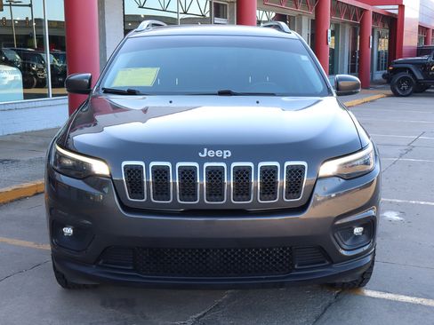 Used 2019 Jeep Cherokee Latitude Plus image 3