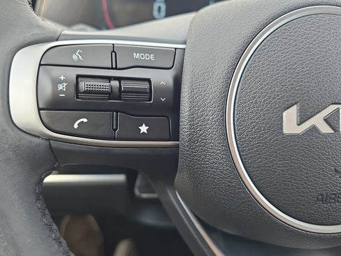 Used 2025 Kia Sportage EX FWD image 17