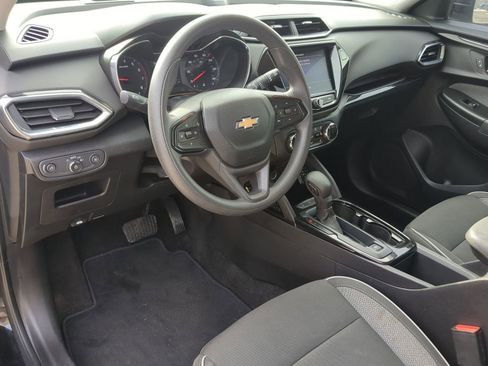 Used 2021 Chevrolet TrailBlazer LT w/ Convenience Package image 2