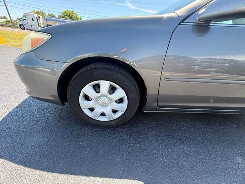 Used 2004 Toyota Camry LE FWD image 9