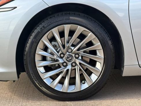 Used 2022 Lexus ES 300h Ultra Luxury w/ Accessory Package 2 FWD image 32