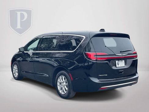 New 2026 Chrysler Pacifica Select image 6
