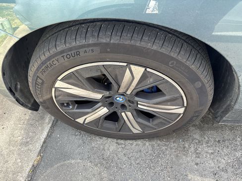 Used 2023 BMW iX xDrive50 w/ Premium Package image 37