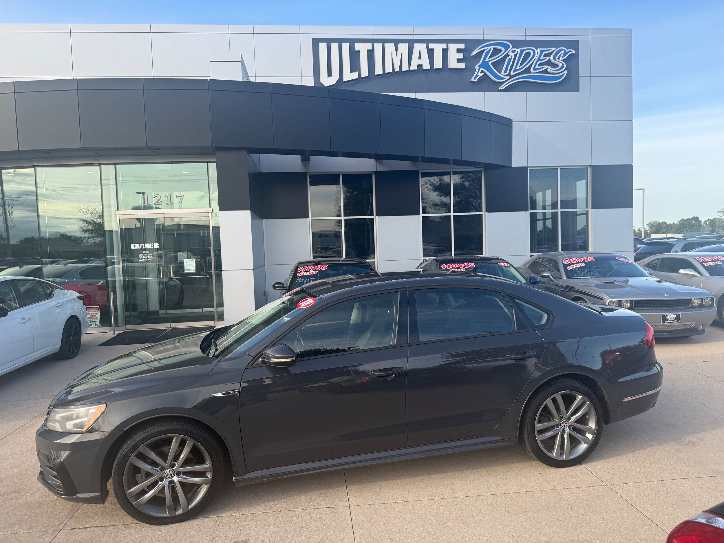 Used 2018 Volkswagen Passat 2.0T R-Line FWD image 4
