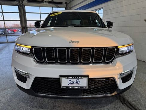 Used 2025 Jeep Grand Cherokee Limited image 3