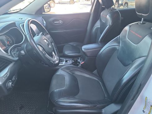 Used 2015 Jeep Cherokee Trailhawk image 21