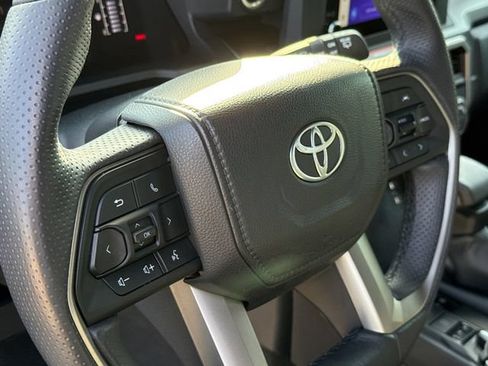Used 2025 Toyota 4Runner SR5 AWD/4WD image 29