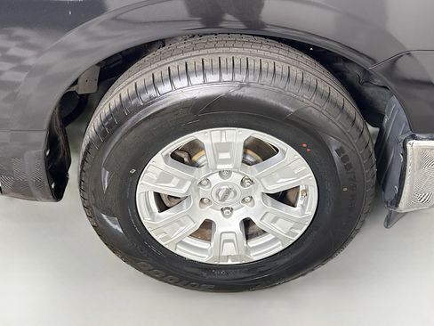 Used 2017 Nissan Titan SV image 31