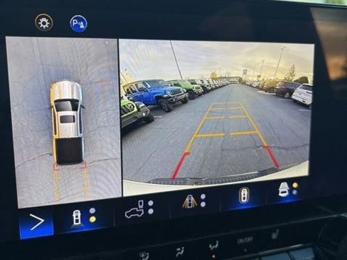 Used 2024 Chevrolet Colorado ZR2 w/ Technology Package image 19