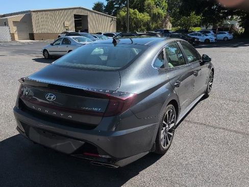 Used 2022 Hyundai Sonata Limited w/ Winter Weather Package FWD image 8