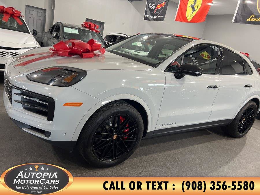 Used 2025 Porsche Cayenne S AWD/4WD image 3