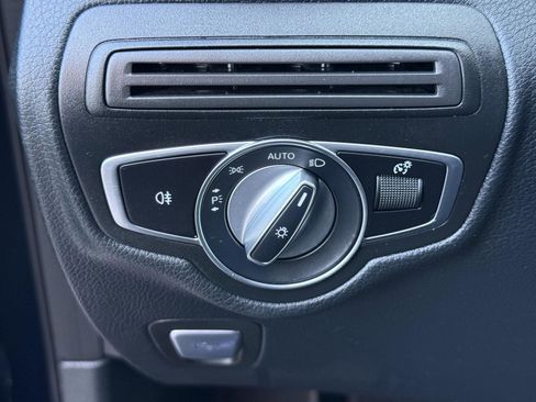 Used 2019 Mercedes-Benz GLC 300 4MATIC image 17