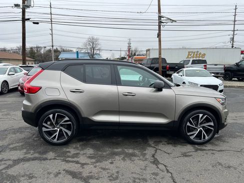 Used 2022 Volvo XC40 T5 R-Design w/ Advanced Package image 8