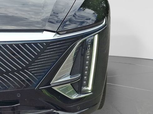 Used 2024 Cadillac Lyriq Luxury AWD/4WD image 11