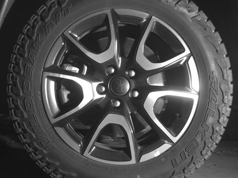 Used 2025 Jeep Compass Trailhawk AWD/4WD image 12