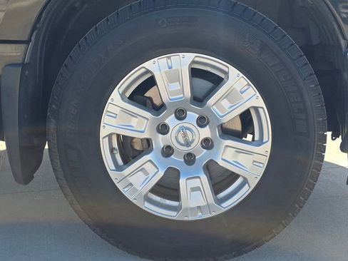Used 2017 Nissan Titan SV RWD image 12