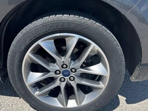 Used 2018 Ford Edge Titanium w/ Equipment Group 302A AWD/4WD image 11