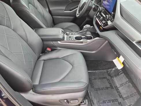 Certified 2026 Toyota Highlander Platinum AWD/4WD image 33