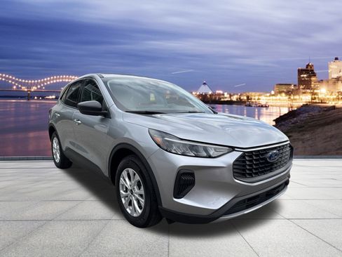 Used 2024 Ford Escape Active w/ Cold Weather Package image 4