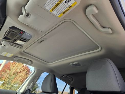 Used 2025 Subaru Crosstrek 2.0i Premium image 10