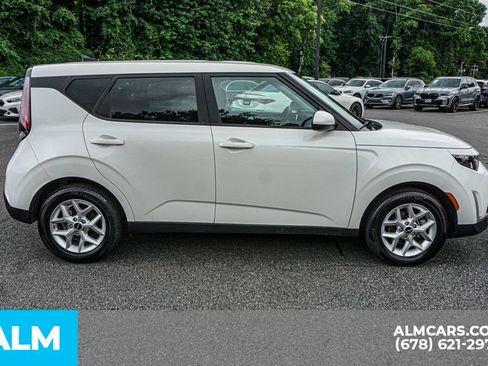 Used 2025 Kia Soul LX w/ LX Technology Package FWD image 8