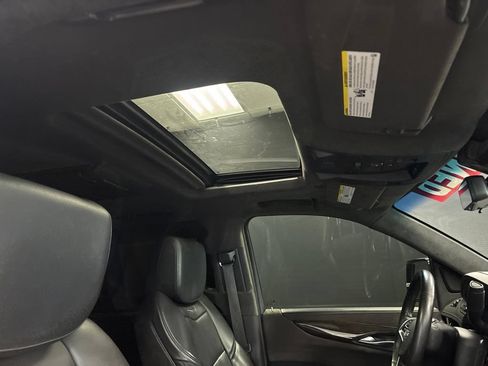 Used 2018 Cadillac Escalade Platinum AWD/4WD image 16