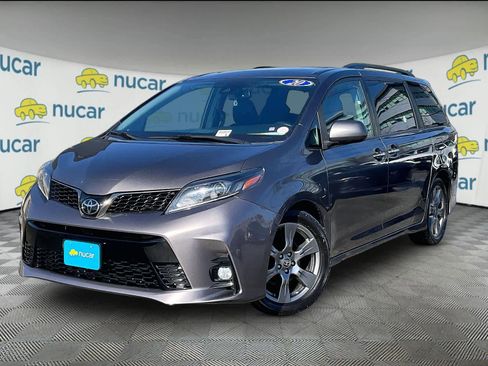 Used 2020 Toyota Sienna SE w/ SE Preferred Package image 3