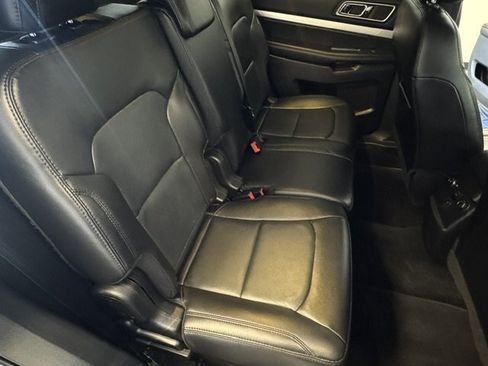 Used 2017 Ford Explorer XLT w/ Equipment Group 202A AWD/4WD image 20