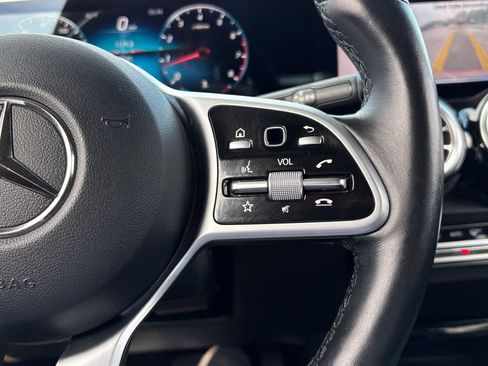 Used 2021 Mercedes-Benz GLB 250 4MATIC image 29
