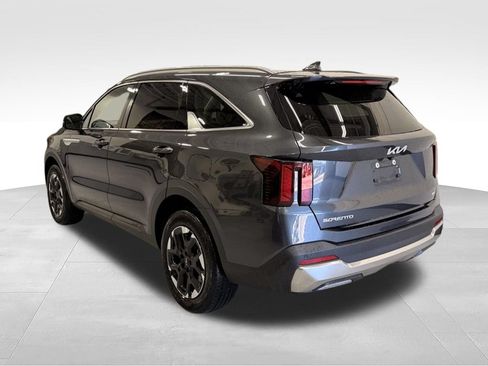 Used 2024 Kia Sorento S w/ Panoramic Sunroof Package AWD/4WD image 3