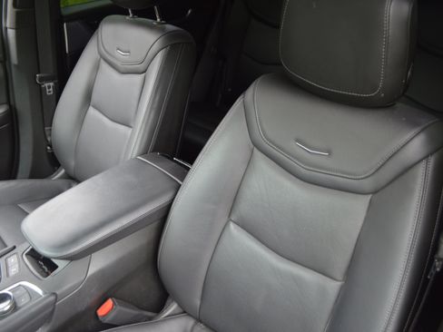 Used 2023 Cadillac XT6 Premium Luxury w/ Technology Package AWD/4WD image 26
