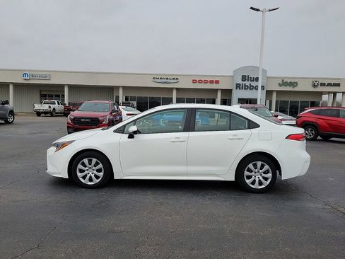 Used 2024 Toyota Corolla LE image 3