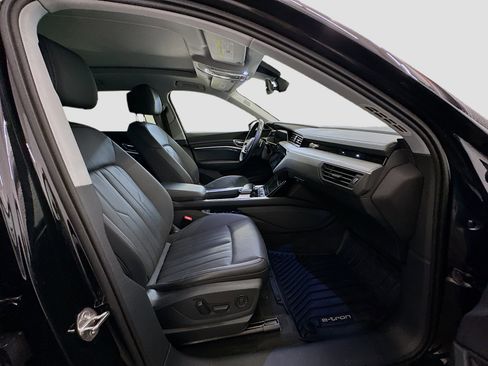 Used 2023 Audi e-tron Premium Plus w/ Premium Plus Package image 34