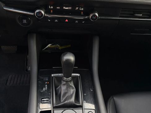 Used 2019 MAZDA MAZDA3 Hatchback w/ Preferred Package FWD image 16