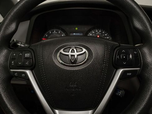 Used 2016 Toyota Sienna LE image 16