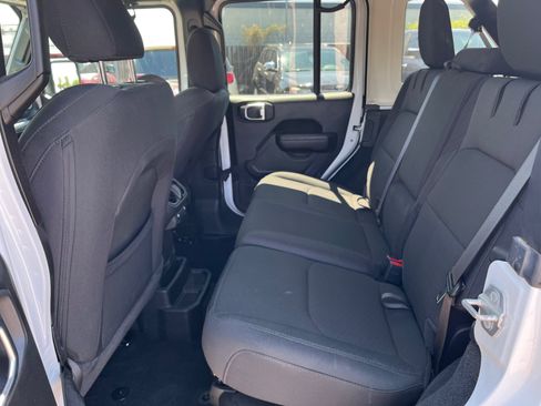 Used 2023 Jeep Wrangler Unlimited AWD/4WD image 28