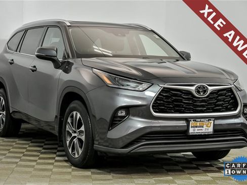 Used 2021 Toyota Highlander XLE image 1