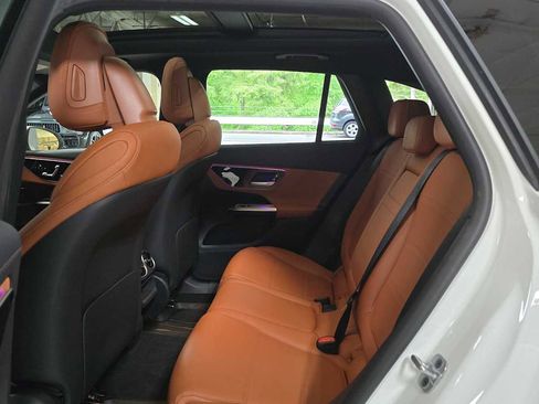 Used 2024 Mercedes-Benz GLC 300 4MATIC image 16