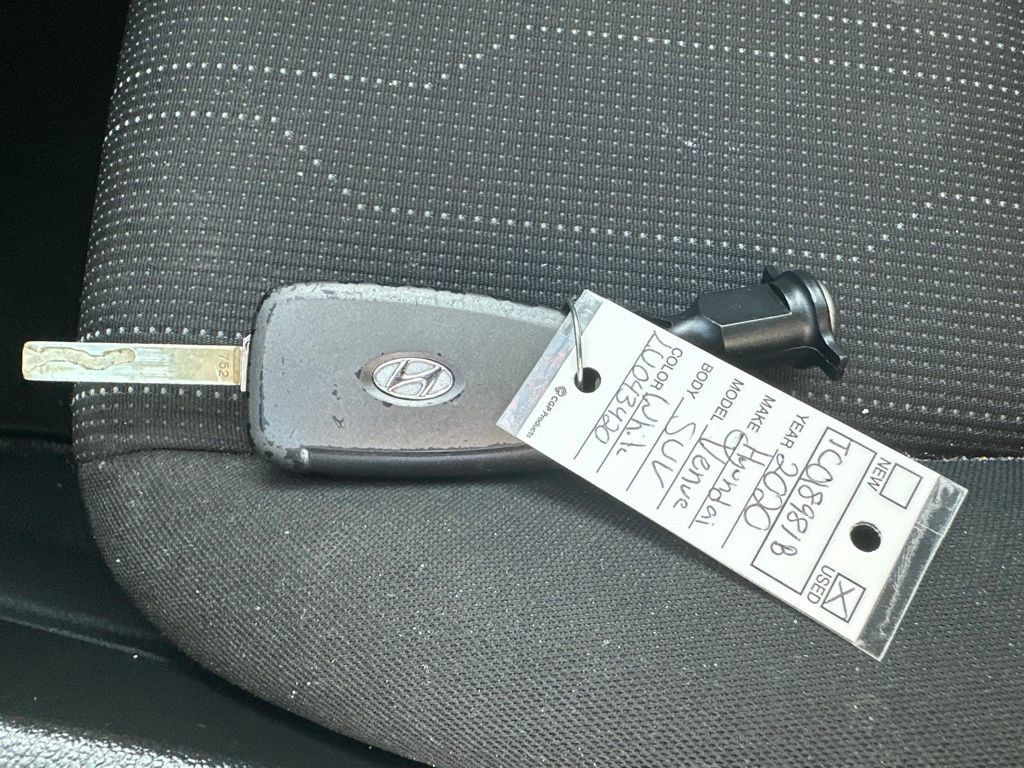 Used 2020 Hyundai Venue SE FWD image 16