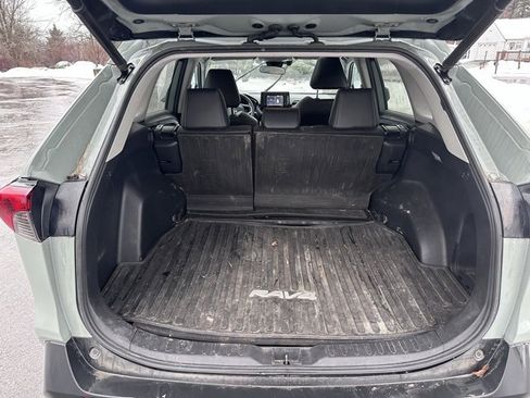 Used 2020 Toyota RAV4 XLE Premium image 10