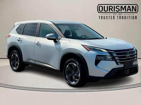 Used 2024 Nissan Rogue SV image 1