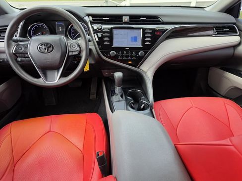 Used 2020 Toyota Camry LE image 9