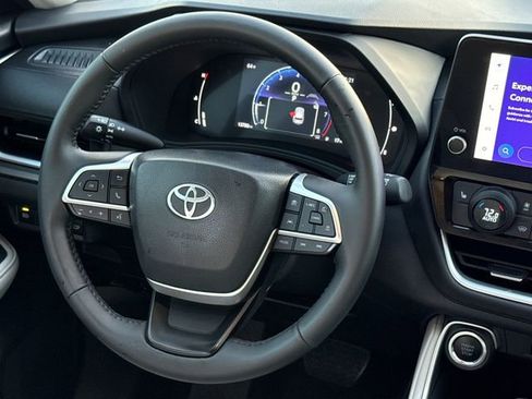 Used 2025 Toyota Grand Highlander AWD image 13