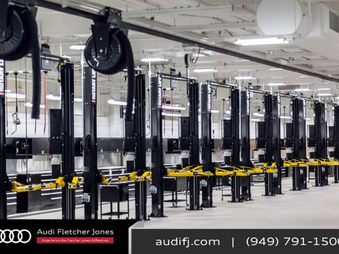 Used 2025 Mercedes-Benz GLC 300 w/ Winter Package image 32