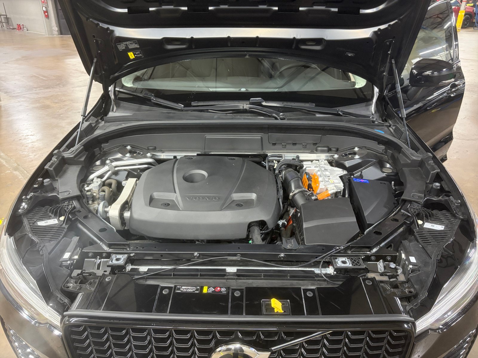 Used 2024 Volvo XC60 T8 Core AWD/4WD image 24