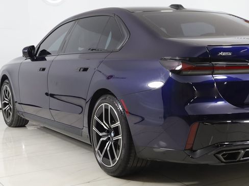 Used 2023 BMW 760i xDrive image 29