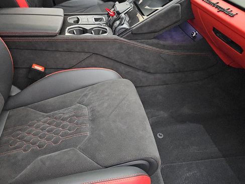 Used 2023 Lamborghini Urus S image 6