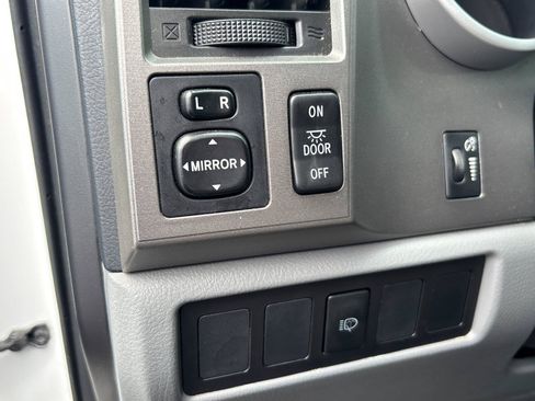 Used 2016 Toyota Sequoia SR5 RWD image 16