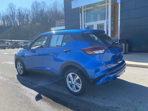 Used 2022 Nissan Kicks S image 4